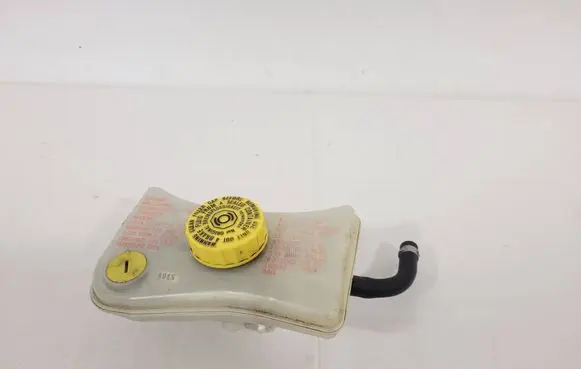 Brake fluid reservoir