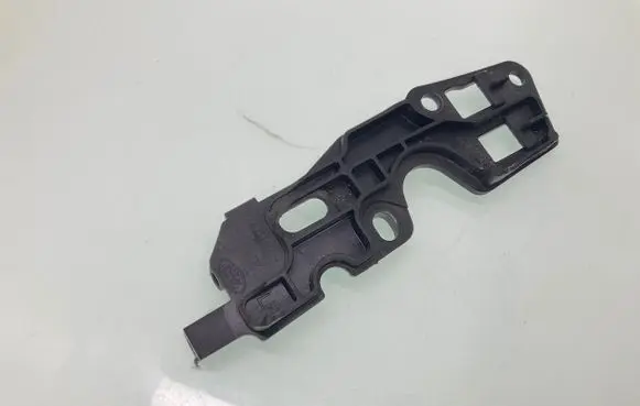 Front bumper mounting bracket