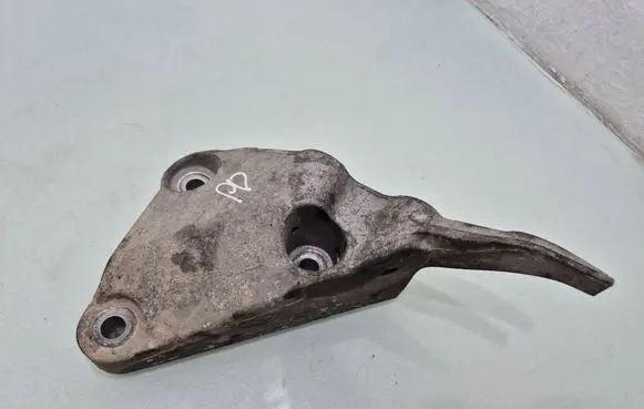 Opel Astra J Engine mounting bracket 13248509