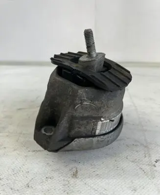BMW 5 E60 E61 Engine mount bracket 15934612 6769874