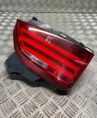 Tailgate rear/tail lights
