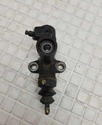 Subaru XV I Clutch master cylinder