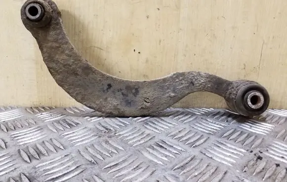 Toyota Avensis T270 Rear upper control arm/wishbone