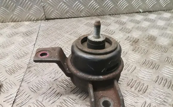 Hyundai Santa Fe Engine mount bracket
