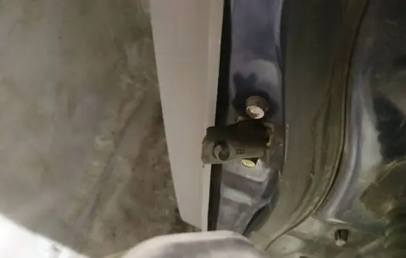 Mitsubishi Grandis Rear door check strap stopper