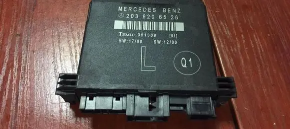 Mercedes-Benz C W203 Door control unit/module 2038206526