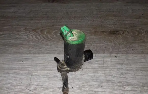 Volvo S80 Windscreen/windshield washer pump