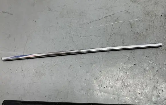 Opel Astra J Rear door glass trim molding 13260071