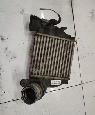 Volkswagen Bora Intercooler radiator 817557