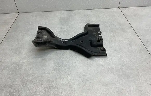 Volkswagen Tiguan Radiator support slam panel bracket 5N0805567E
