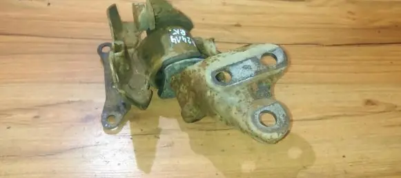 Mazda 323 F Engine mount bracket