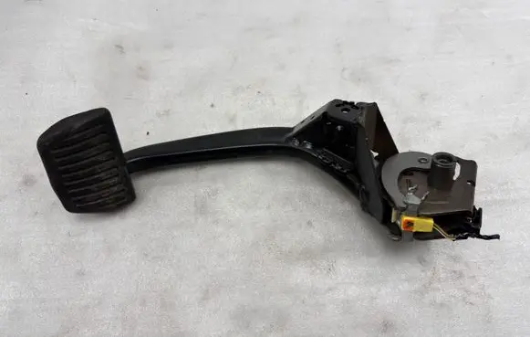 Volvo XC90 Brake pedal 31493208