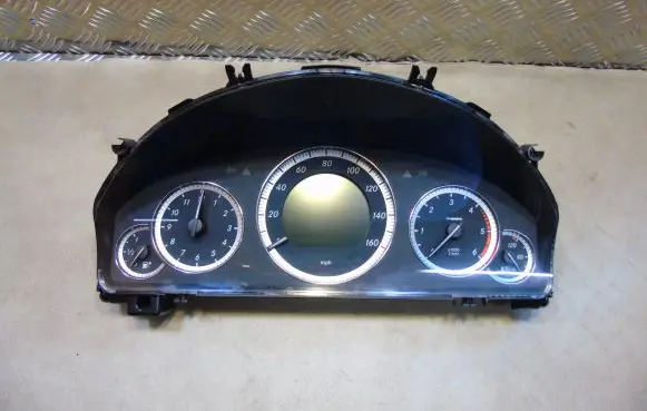Mercedes-Benz E W212 Speedometer (instrument cluster) A2129001210