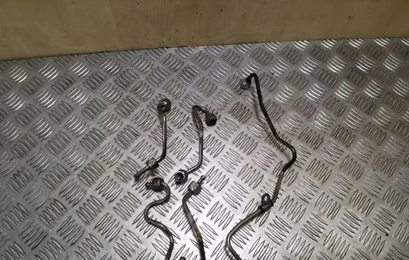 Fuel injector supply line/pipe