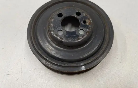 Volkswagen PASSAT B7 Crankshaft pulley 038105243
