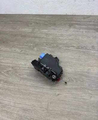 Volkswagen Golf VI Front door lock 3D1837015A