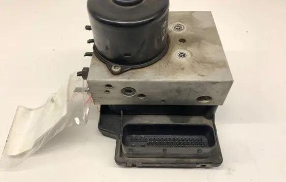Volkswagen New Beetle ABS Pump 1J0907379S