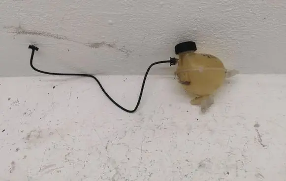 Citroen C3 Picasso Coolant expansion tank/reservoir