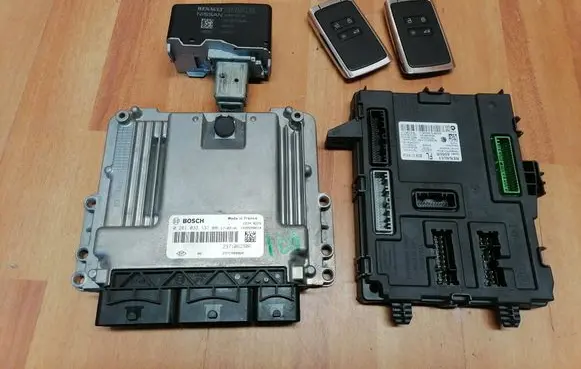 Renault Espace V (RFC) Engine control unit/module 0281033131 237108496R 237106230R