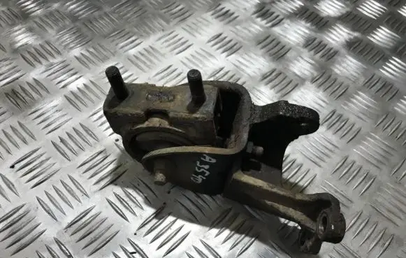 Suzuki Baleno EG Engine mount bracket