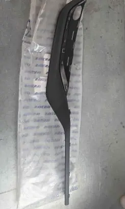 Volvo V60 Front bumper splitter molding 31425114