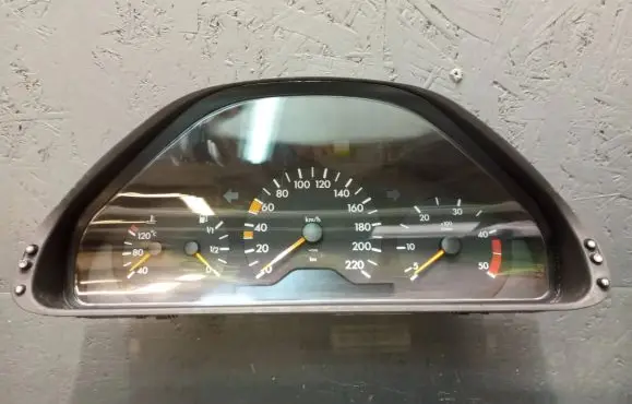 Mercedes-Benz E W210 Speedometer (instrument cluster) 2105406547