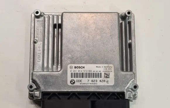 BMW 5 E60 E61 Engine control unit/module 7823420 0281014572