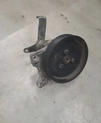 BMW 5 E60 E61 Power steering pump 7787106