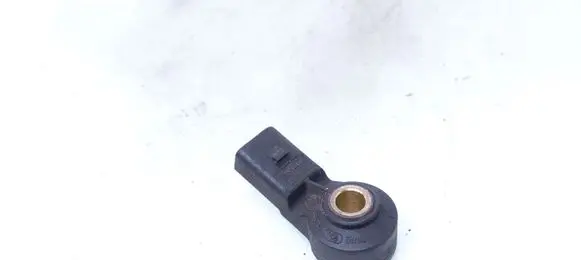 Volkswagen Golf V Detonation knock sensor 030905377C 0261231145