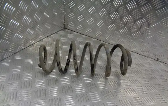 Toyota Auris 150 Rear coil spring