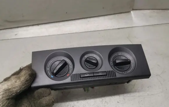Skoda Fabia Mk1 (6Y) Climate control unit 6Y0820045C