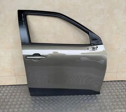 Toyota Yaris Cross Front door