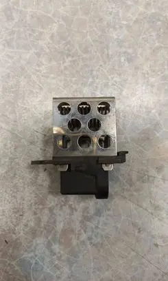 Nissan Note (E11) Coolant fan relay 8200045082