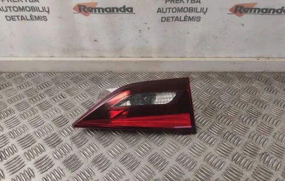 Toyota Avensis T270 Tailgate rear/tail lights 