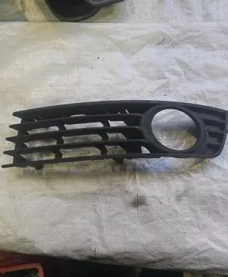Audi A4 S4 B6 8E 8H Front bumper lower grill 8E0807681