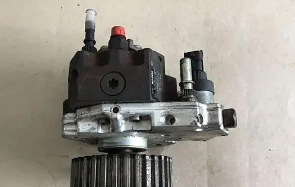 Ford Focus Fuel injection high pressure pump 9651844380 0445010089