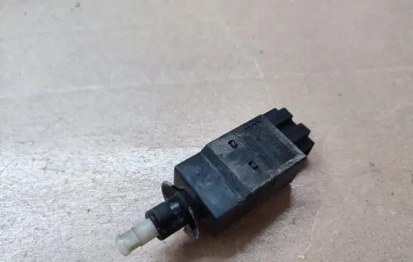Mercedes-Benz CLS C219 Brake pedal sensor switch 0015454009