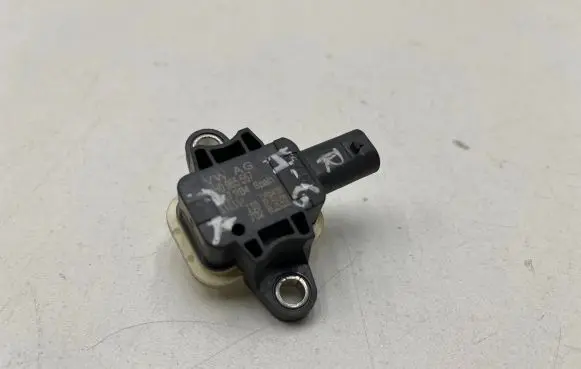 Volkswagen Golf V Airbag deployment crash/impact sensor 4H0955557