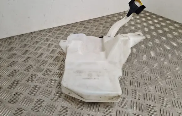 Windshield washer fluid reservoir/tank