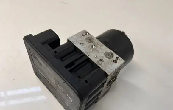 BMW 1 E81 E87 ABS Pump 6789301