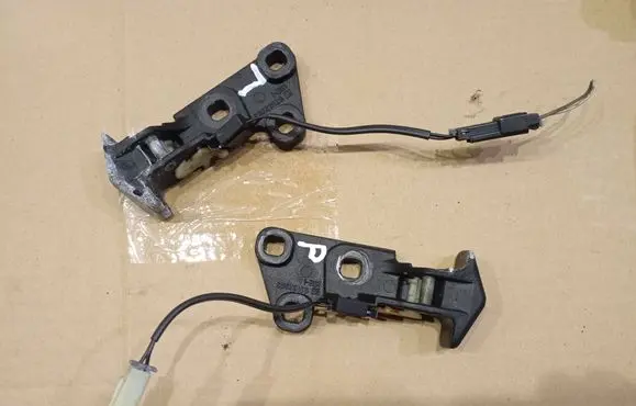 Opel Tigra B Convertible roof lock/latch 93162303 93162302