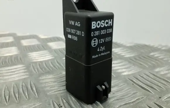 Volkswagen Golf VI Glow plug pre-heat relay 038907281D 0281003038