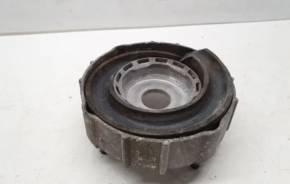 Volkswagen Touareg I Rear coil spring rubber mount 