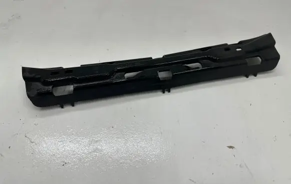 Skoda Kodiaq Bumper support mounting bracket corner 565823347