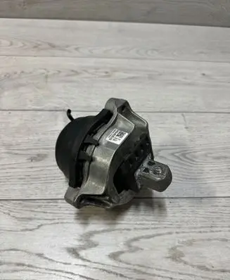 BMW 5 G30 G31 G38 Engine mount bracket 6864828 300816