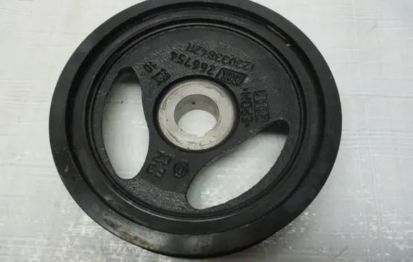 Dacia Sandero III Crankshaft pulley 123033842R
