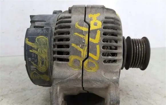 Volkswagen Golf III Generator/alternator 028903025H