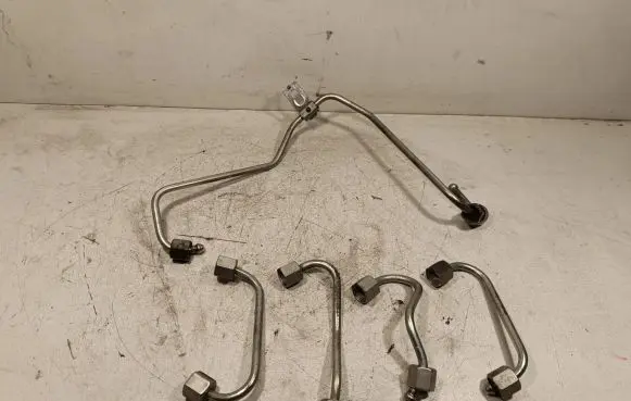 Fuel injector supply line/pipe