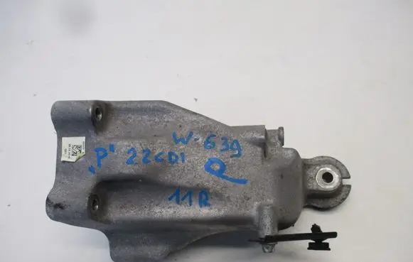 Mercedes-Benz Vito Viano W638 Engine mounting bracket