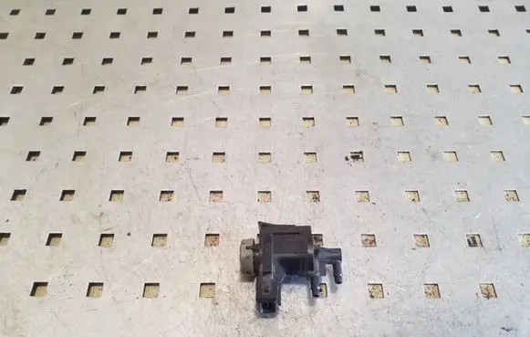 Vacuum valve